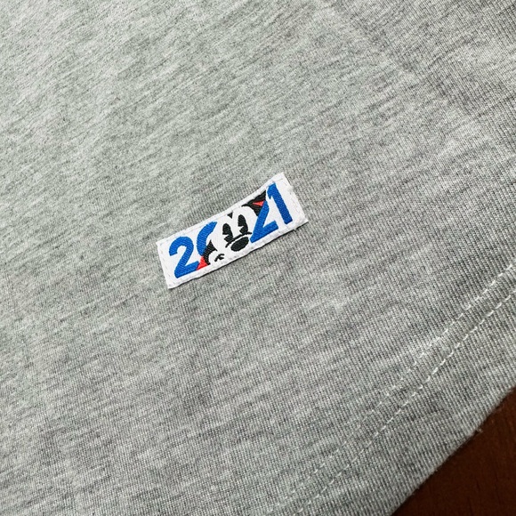 Bundle 2 items for $15! Disney Mickey Sleeveless Tee 1X - Picture 3 of 5